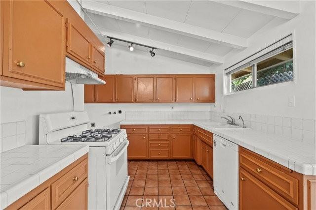 19824 Gilmore St - Photo 4 of 8