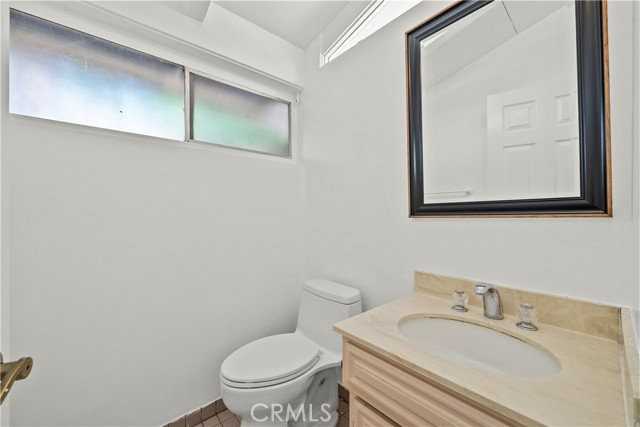 19824 Gilmore St - Photo 5 of 8