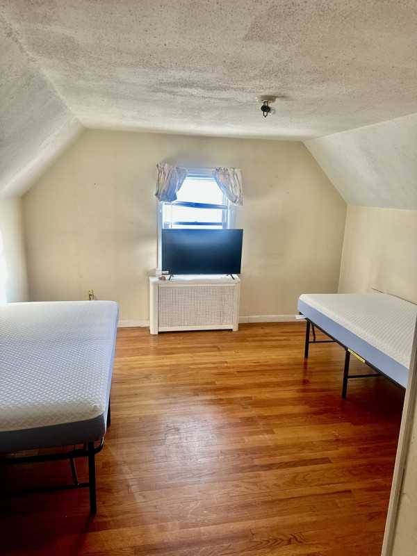 151 Warner St - Photo 7 of 16