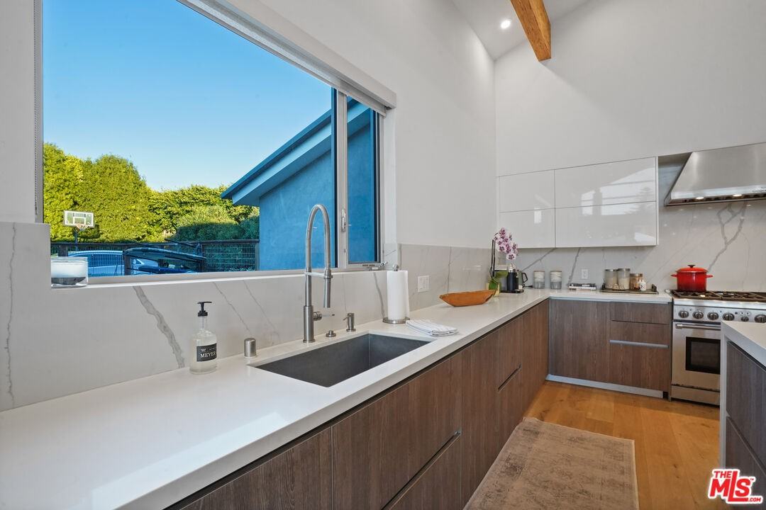 30479 Morning View Dr - Photo 3 of 8