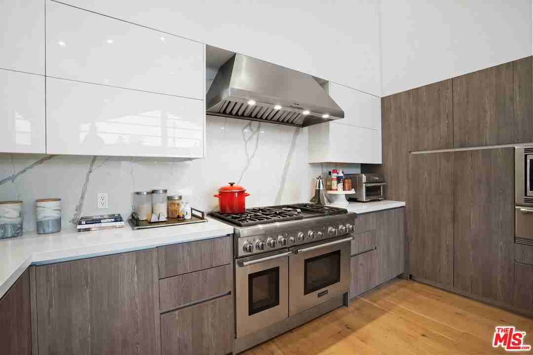 30479 Morning View Dr - Photo 4 of 8