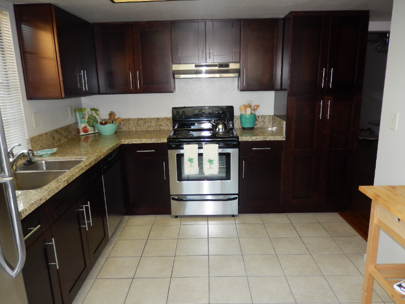 1030 Agate St - Photo 2 of 9