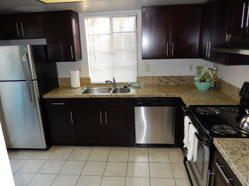 1030 Agate St - Photo 3 of 9