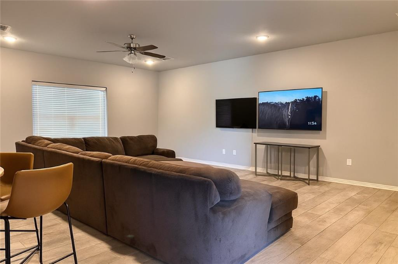 1211 N Sicily Ln - Photo 4 of 14