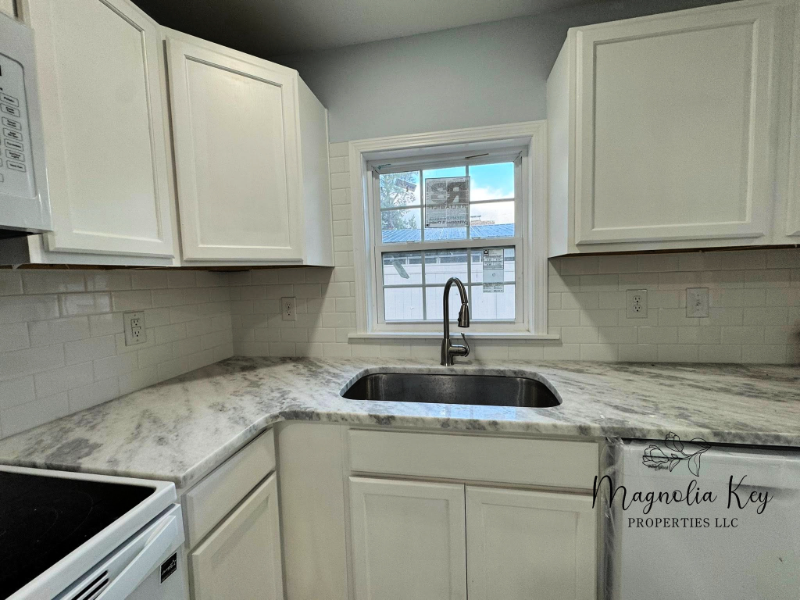 403 73rd Ave N #C - Photo 3 of 17