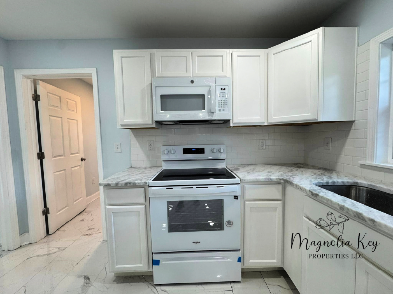 403 73rd Ave N #C - Photo 4 of 17