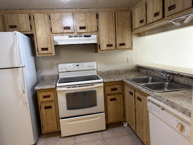 3527 Nw 114th Ter - Photo 4 of 9
