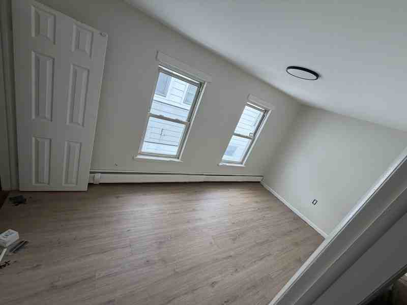 27 Penn St - Photo 6 of 8