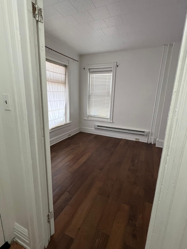 527 W Tilghman St - Photo 6 of 14