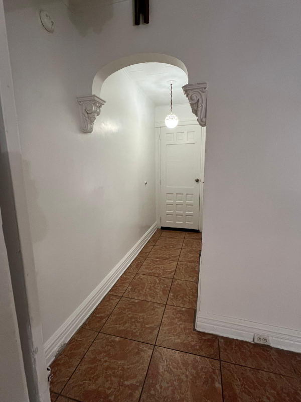 527 W Tilghman St - Photo 7 of 14