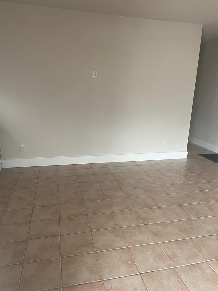 1839 Ervay Ave - Photo 3 of 13