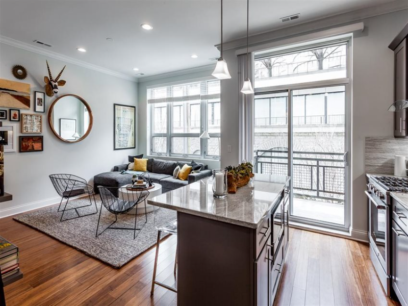838 S Wells St - Photo 2 of 10