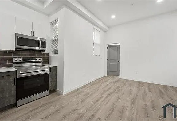 1237 N 60th St #10 - Photo 2 of 9