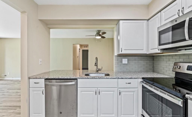 318A Delancey Pl #A - Photo 6 of 19