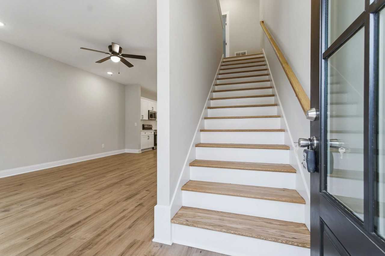 263 W Spring St - Photo 3 of 23