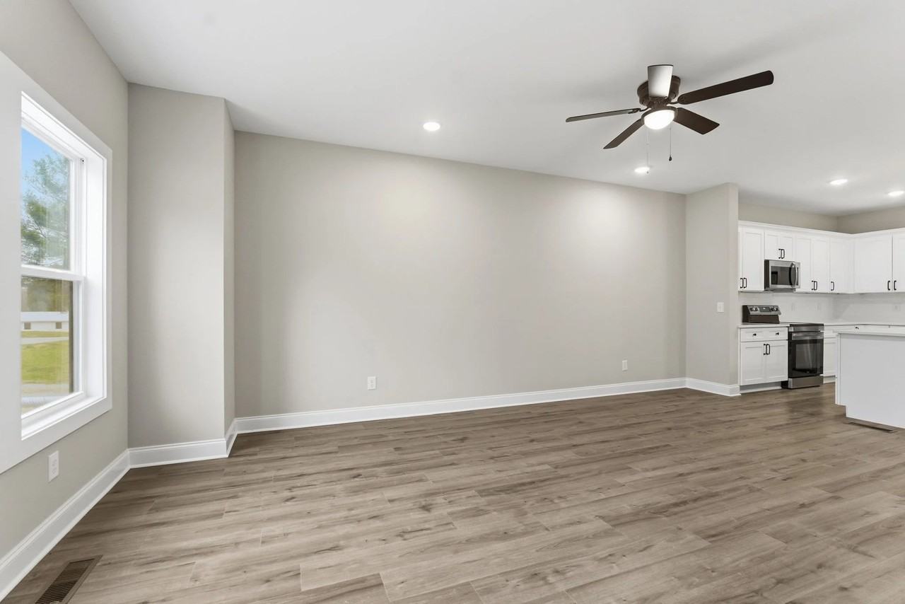 263 W Spring St - Photo 4 of 23