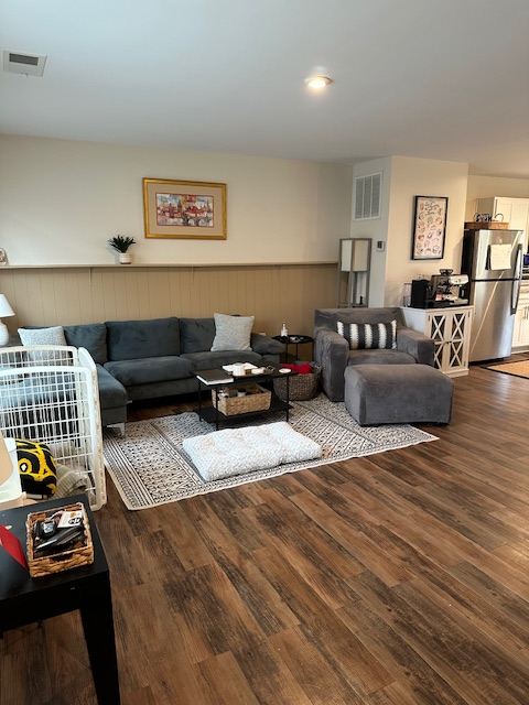 5505 Noble Ave - Photo 2 of 20