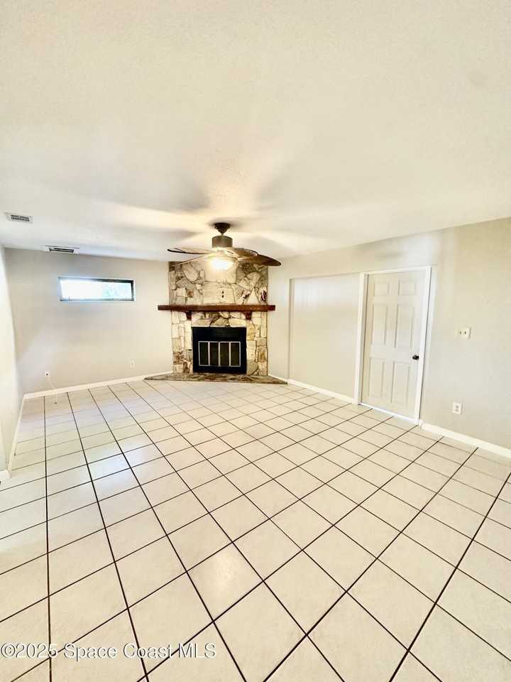 236 Chandler St Apt A - Photo 3 of 21