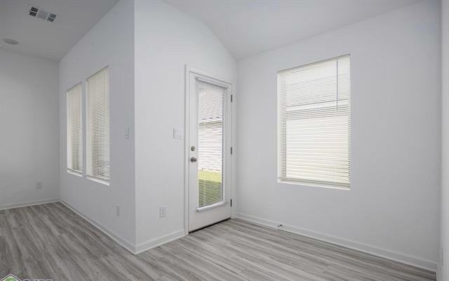 1206 E Saint Charles St - Photo 6 of 19