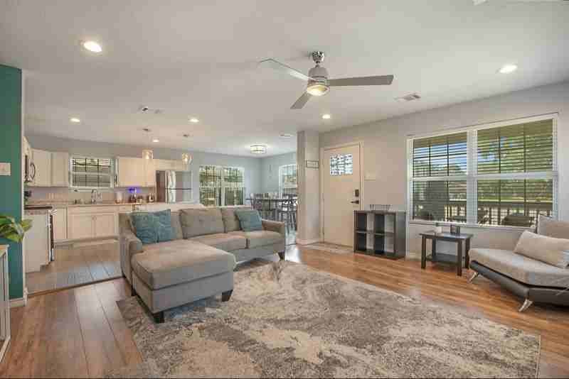 958 E Allen Ave - Photo 2 of 20