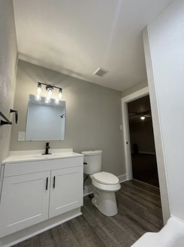 38 4th St Sw #C - Photo 6 of 10