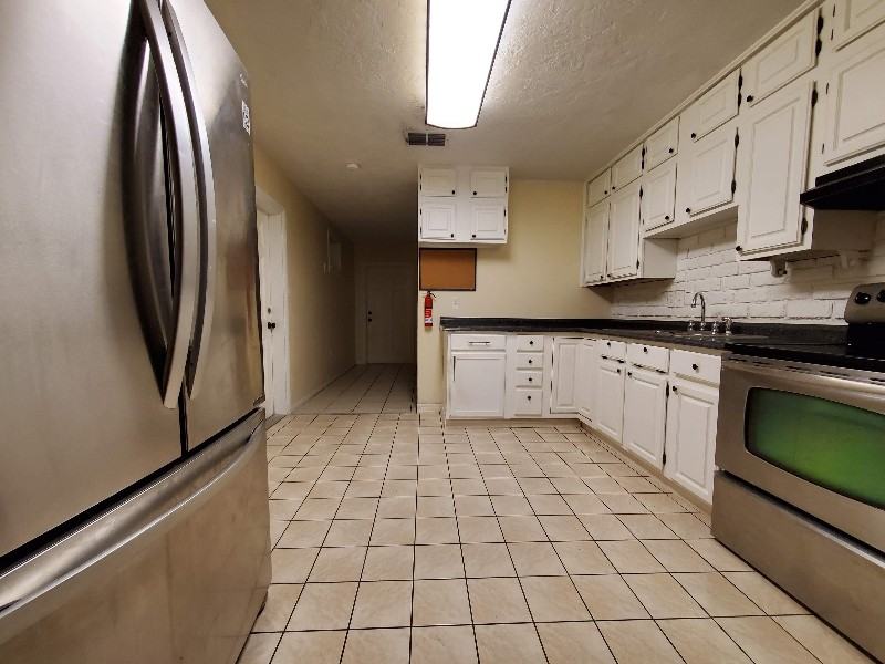 820 Pineland Ave - Photo 5 of 16