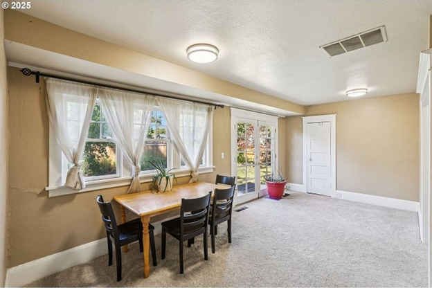 5325 Sw Watson Ave - Photo 3 of 19