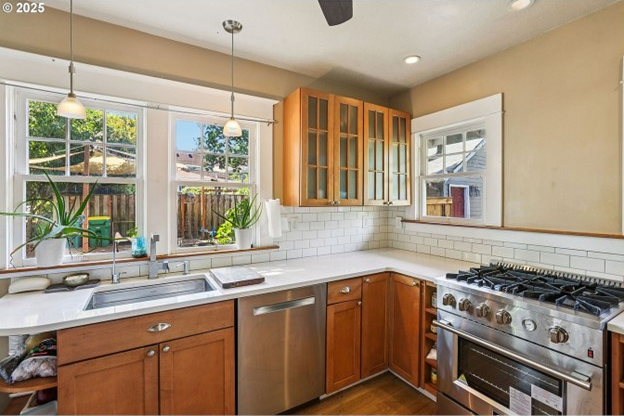 5325 Sw Watson Ave - Photo 5 of 19