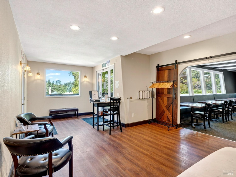 16451 Golf Rd - Photo 5 of 20