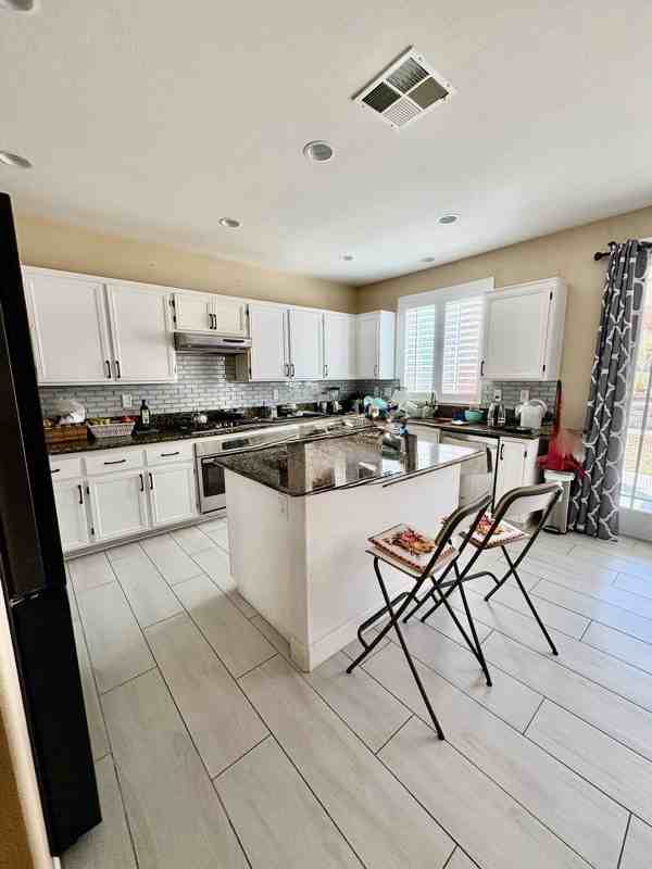 1 Bed Bath #IN - Photo 5 of 7