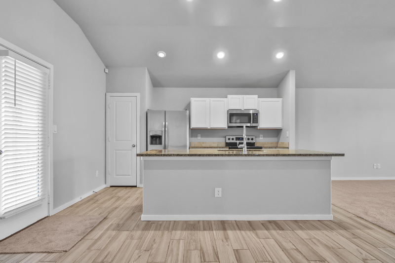 7526 104th St - Photo 3 of 14
