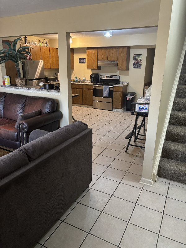 1513 Whitehall Blvd - Photo 5 of 9