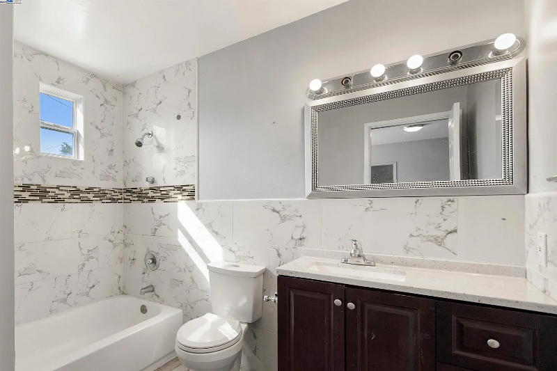 6780 75th St - Photo 4 of 5