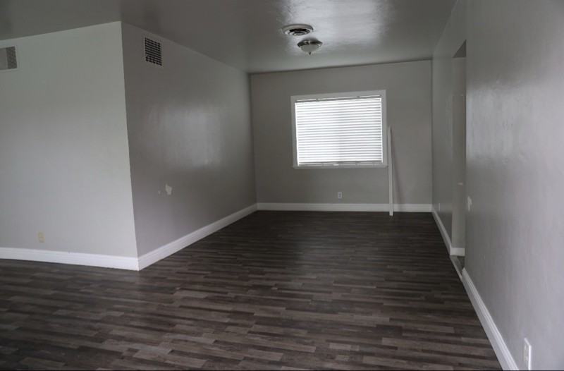 1424 Sycamore Dr - Photo 2 of 6