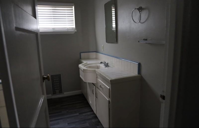 1424 Sycamore Dr - Photo 3 of 6