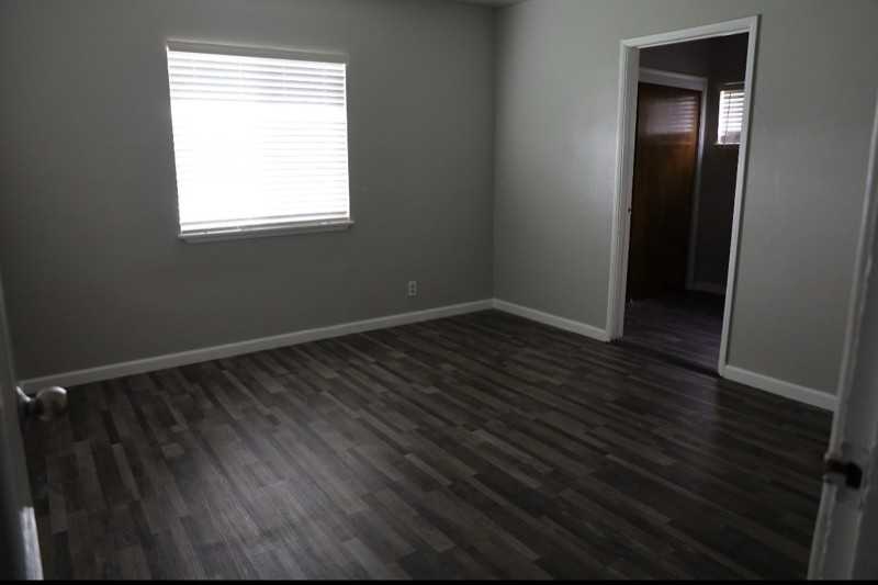 1424 Sycamore Dr - Photo 6 of 6