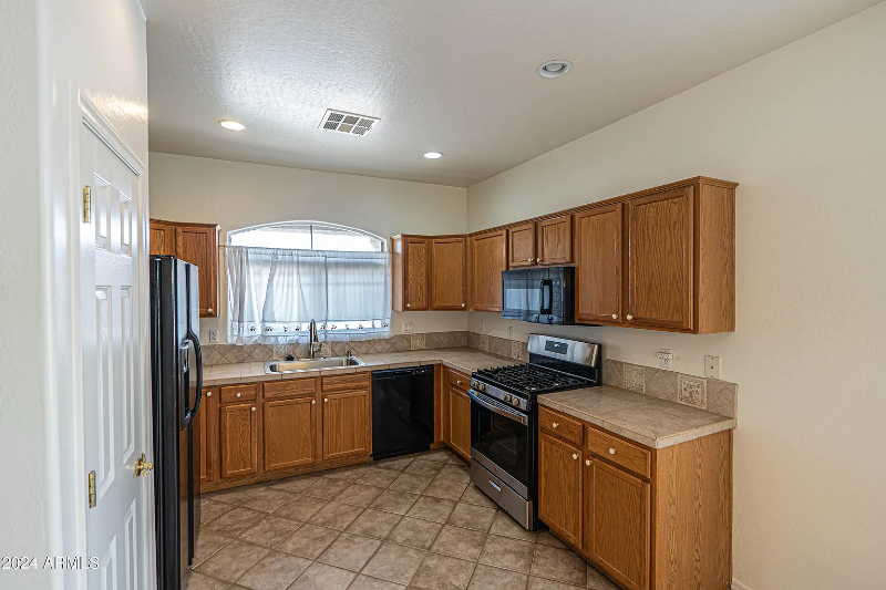 23053 S 214th St - Photo 3 of 6