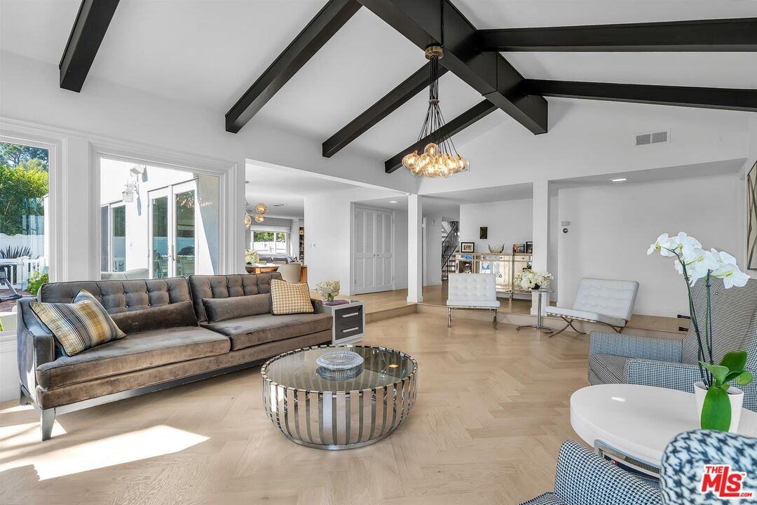 2324 Banyan Dr - Photo 5 of 36