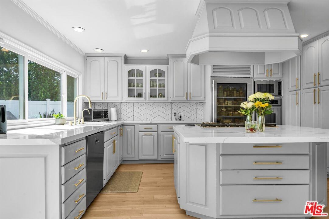 2324 Banyan Dr - Photo 7 of 36