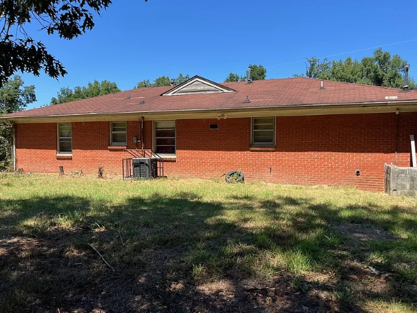 1939 Driftwood Ave - Photo 2 of 14