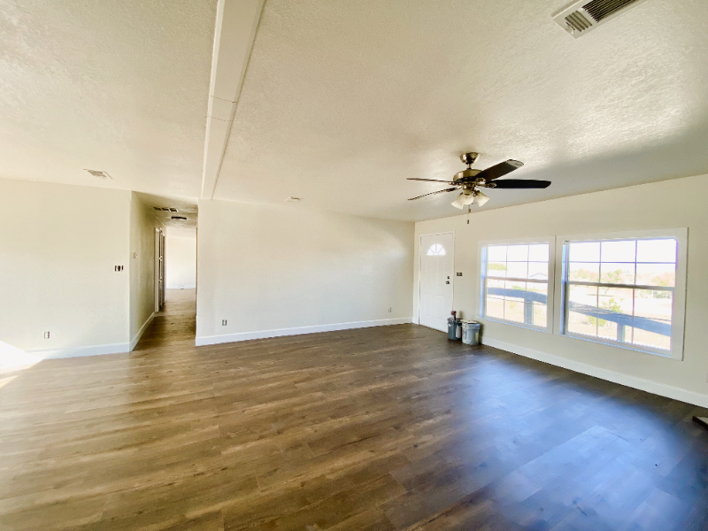 415 Mostyn Ln - Photo 2 of 20