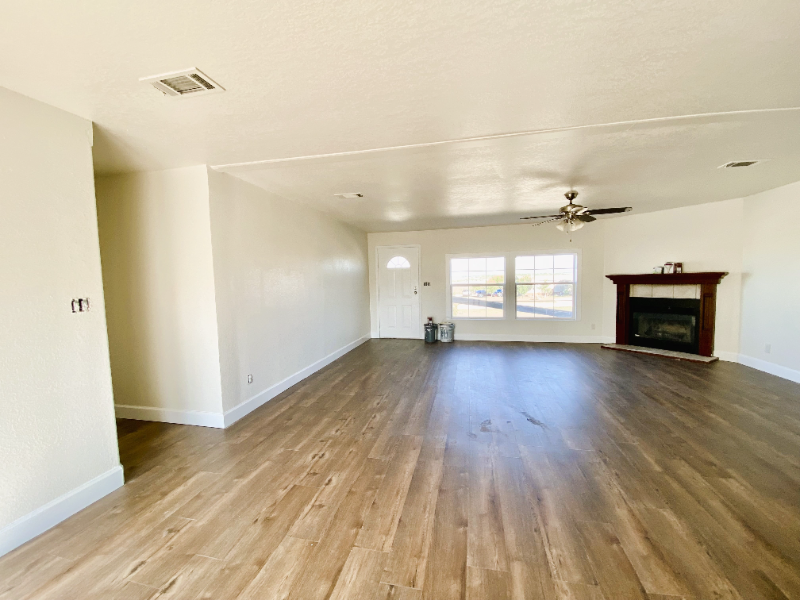 415 Mostyn Ln - Photo 4 of 20