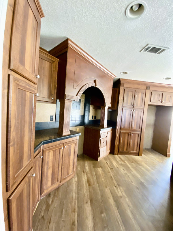 415 Mostyn Ln - Photo 5 of 20