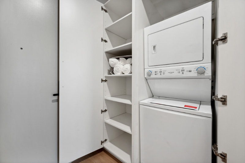 220 W Institute Pl - Photo 5 of 14