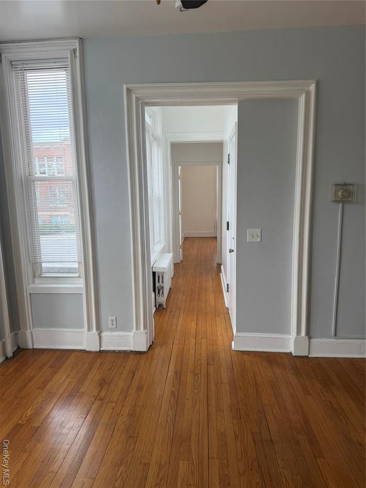 109 Montgomery St - Photo 4 of 5