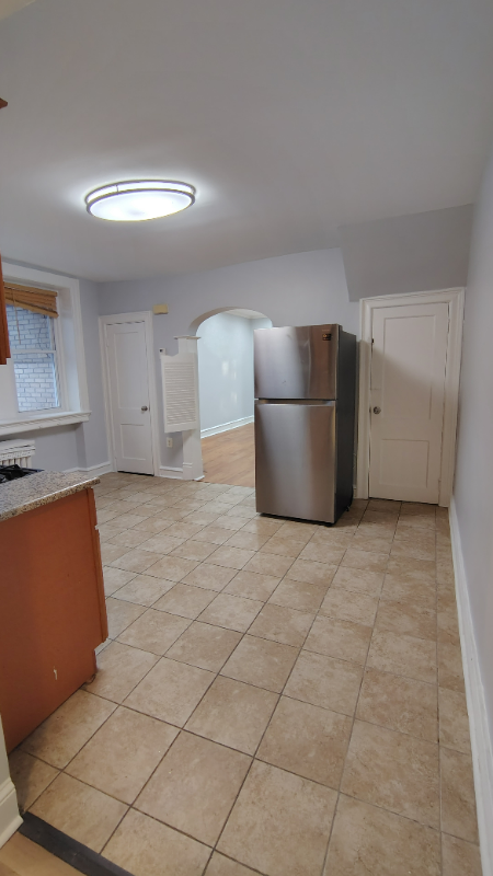 523 W Nedro Ave #1 - Photo 4 of 14