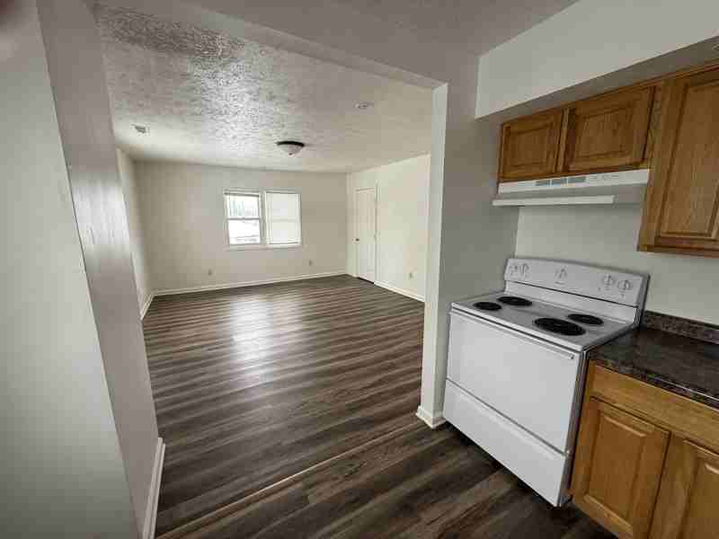 1513 S 20th St #D - Photo 4 of 8