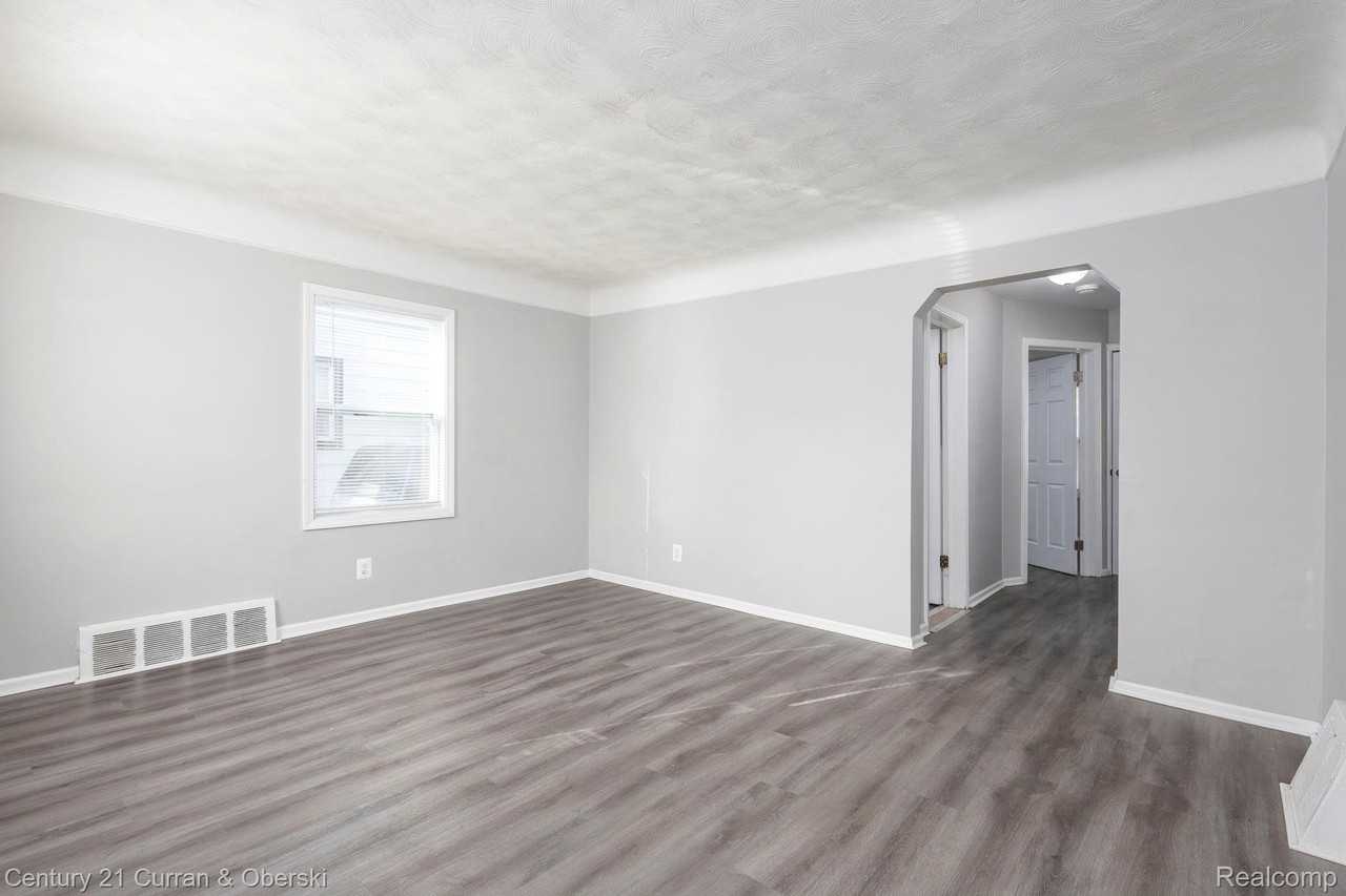 18943 Greydale Ave - Photo 2 of 19