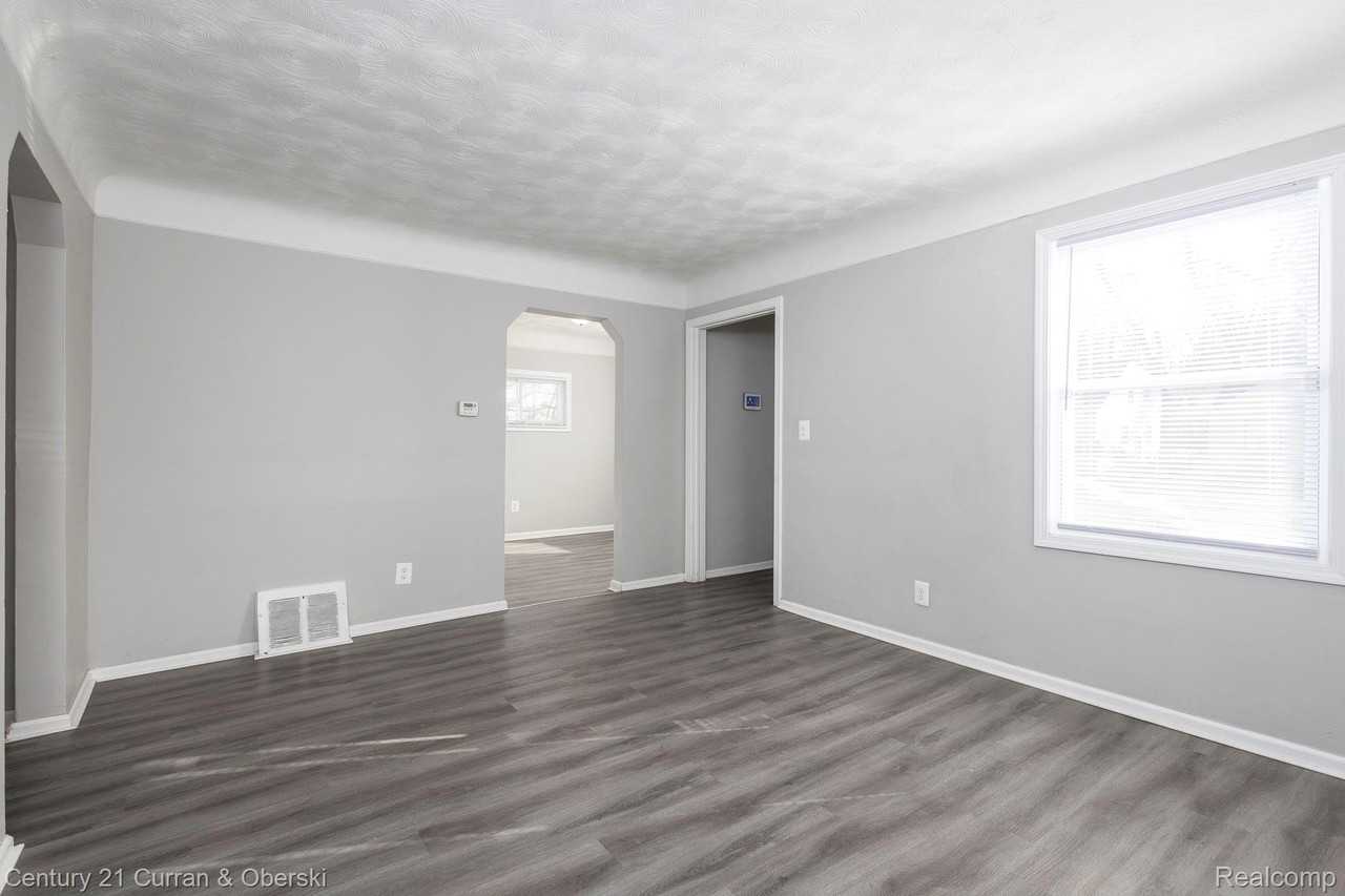 18943 Greydale Ave - Photo 3 of 19