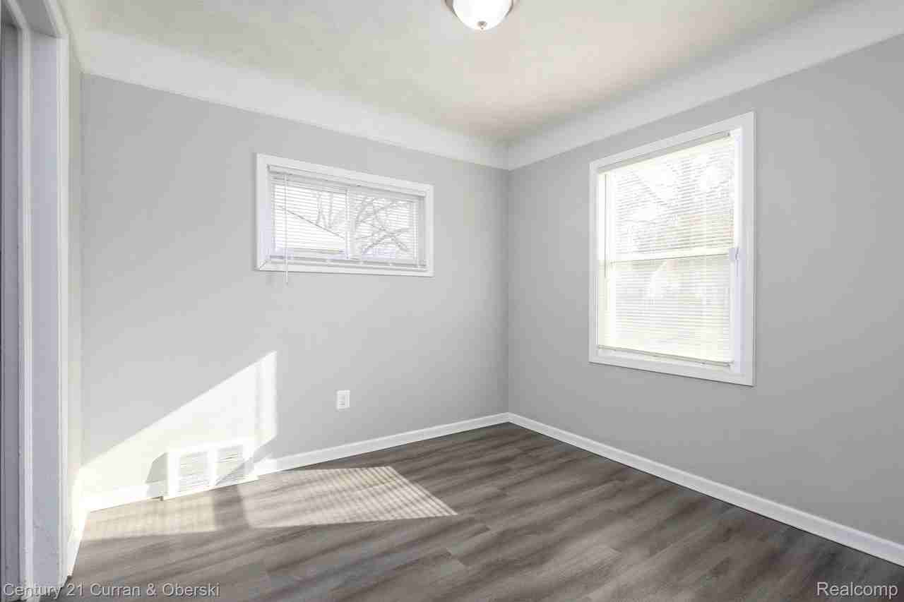 18943 Greydale Ave - Photo 4 of 19